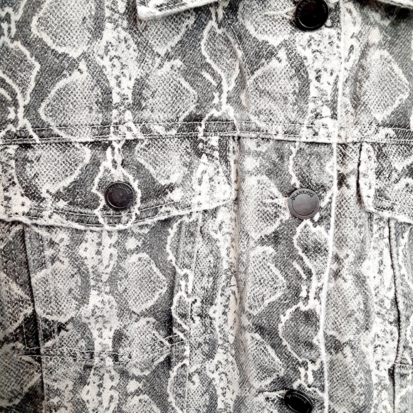 New BLANK NYC 'Snake Along' Soft Denim Jacket - Picture 10 of 12